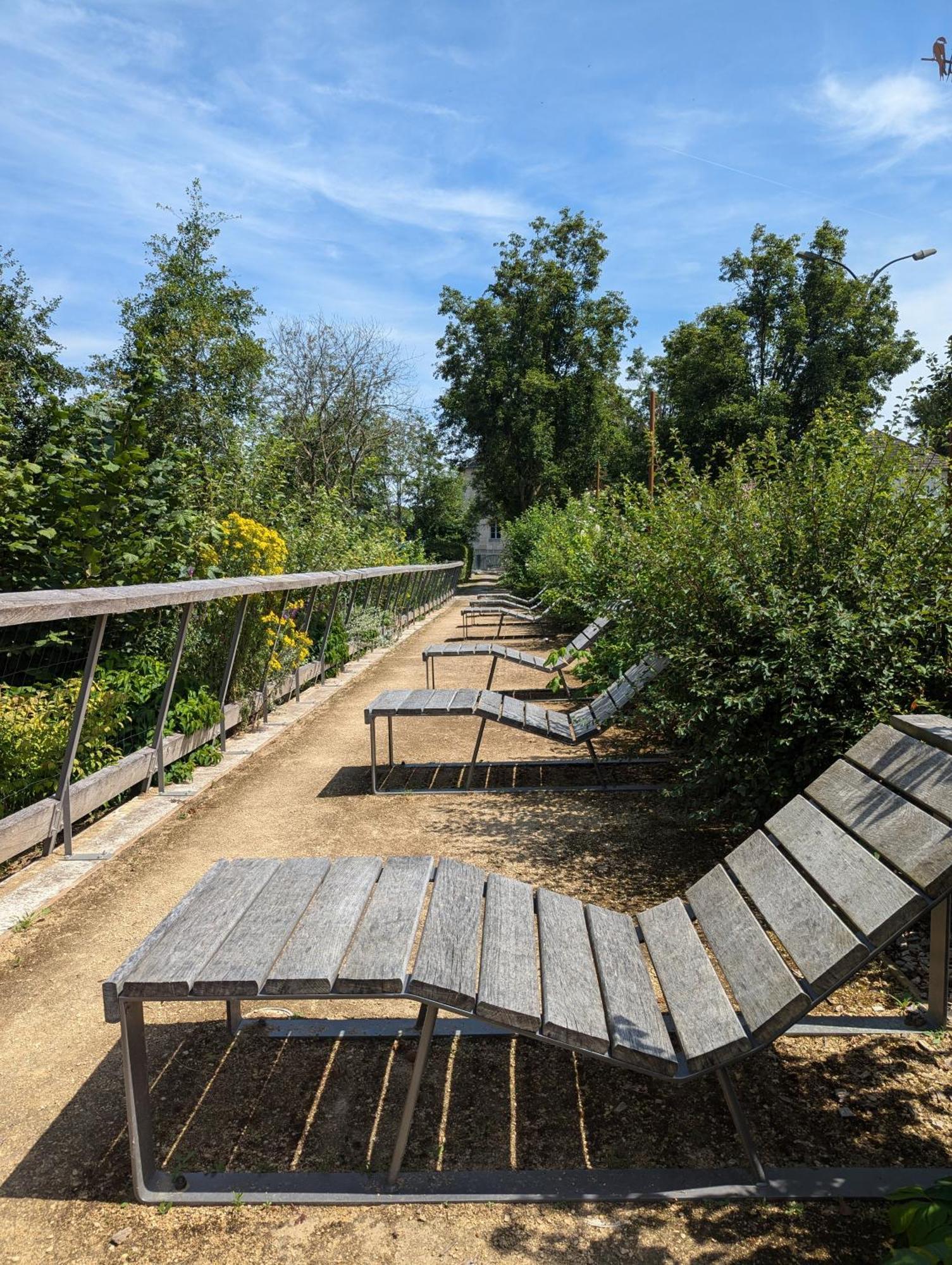 Sous Les Toits * Chantilly